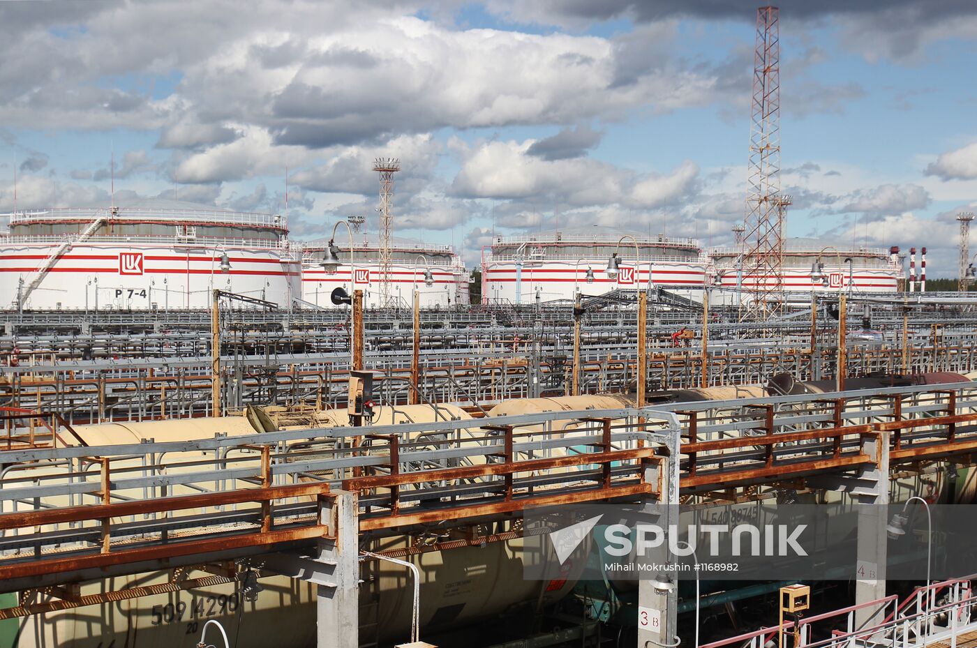 Work of Vysotsk-Lukoil-II distribution and transshipment complex