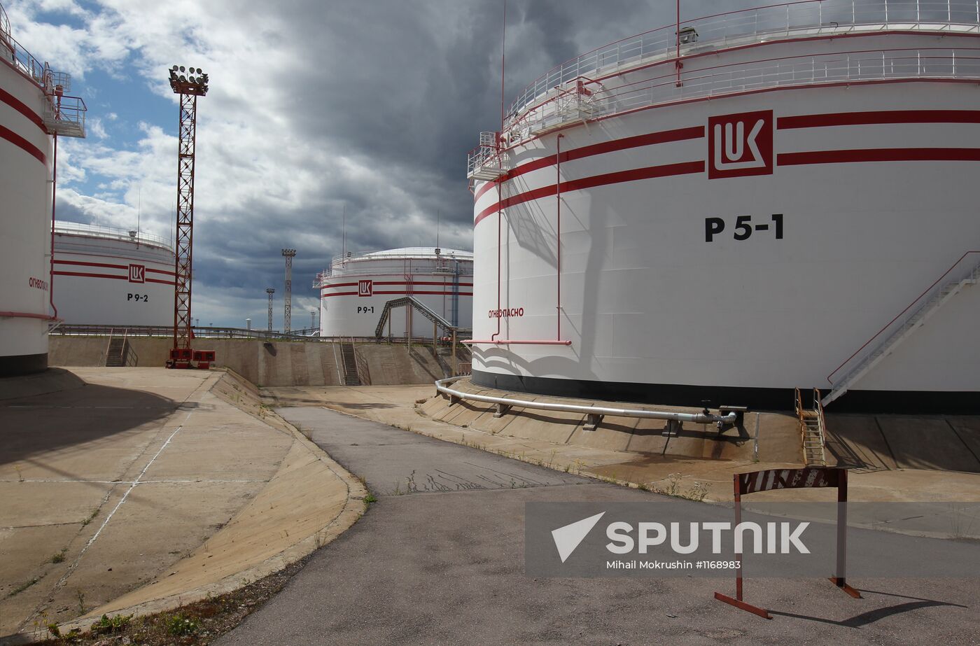 Work of Vysotsk-Lukoil-II distribution and transshipment complex