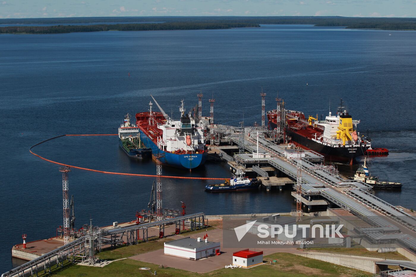 Work of Vysotsk-Lukoil-II distribution and transshipment complex
