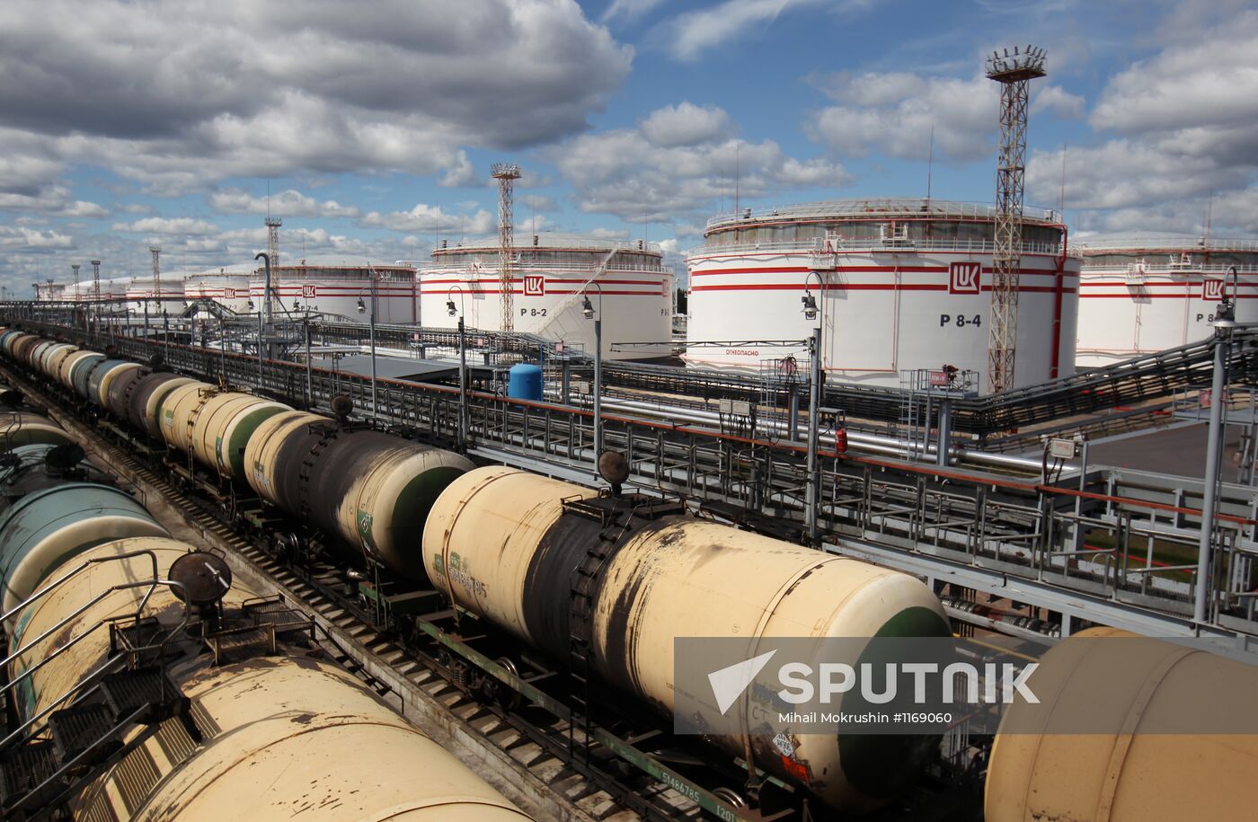 Work of Vysotsk-Lukoil-II distribution and transshipment complex