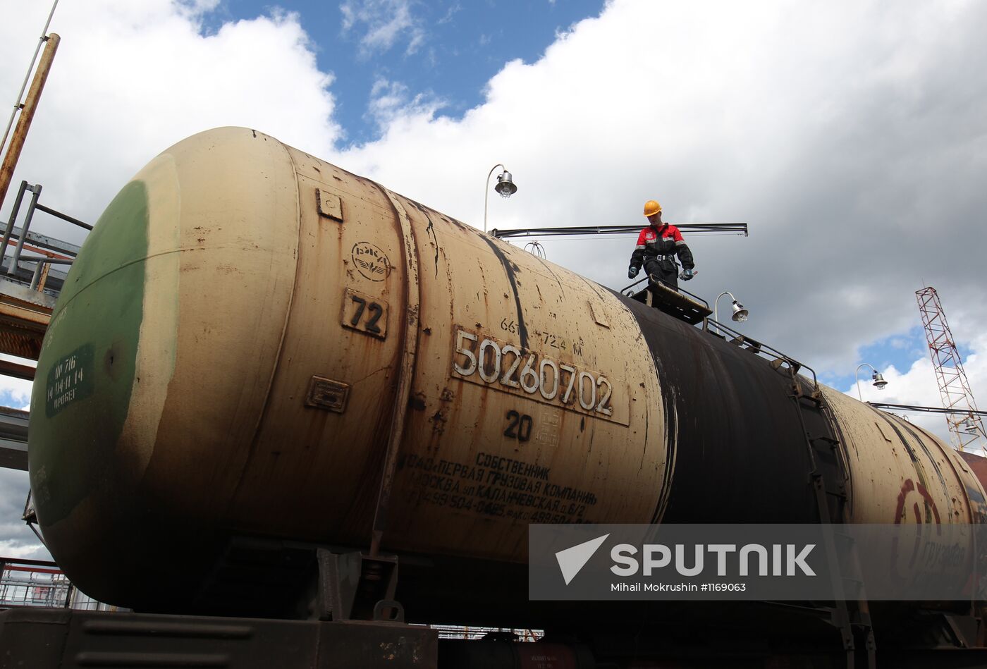 Work of Vysotsk-Lukoil-II distribution and transshipment complex