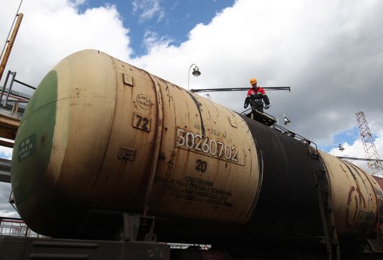 Work of Vysotsk-Lukoil-II distribution and transshipment complex
