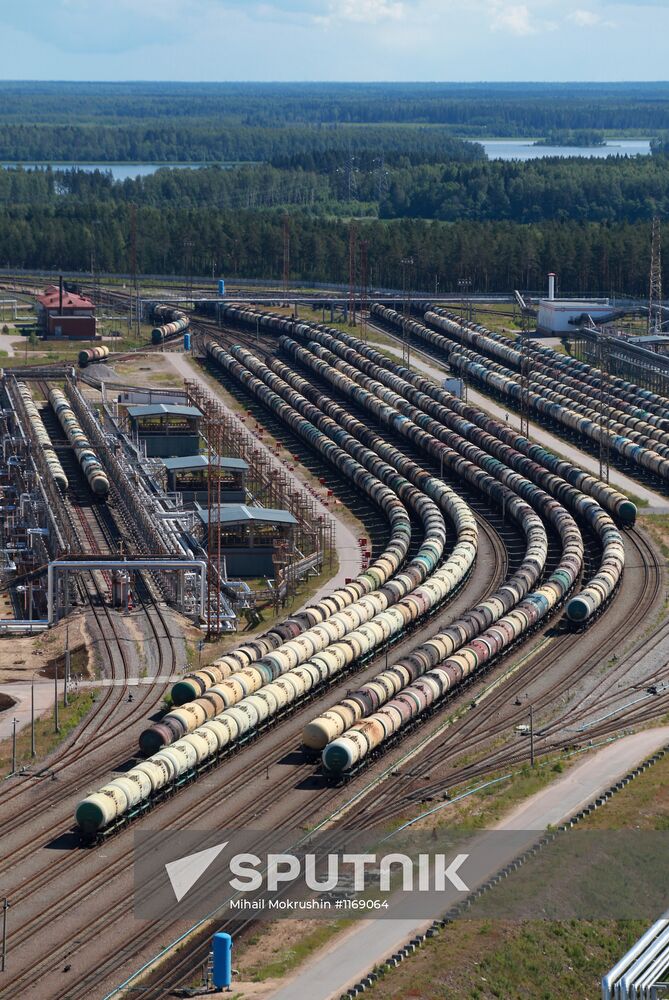 Work of Vysotsk-Lukoil-II distribution and transshipment complex