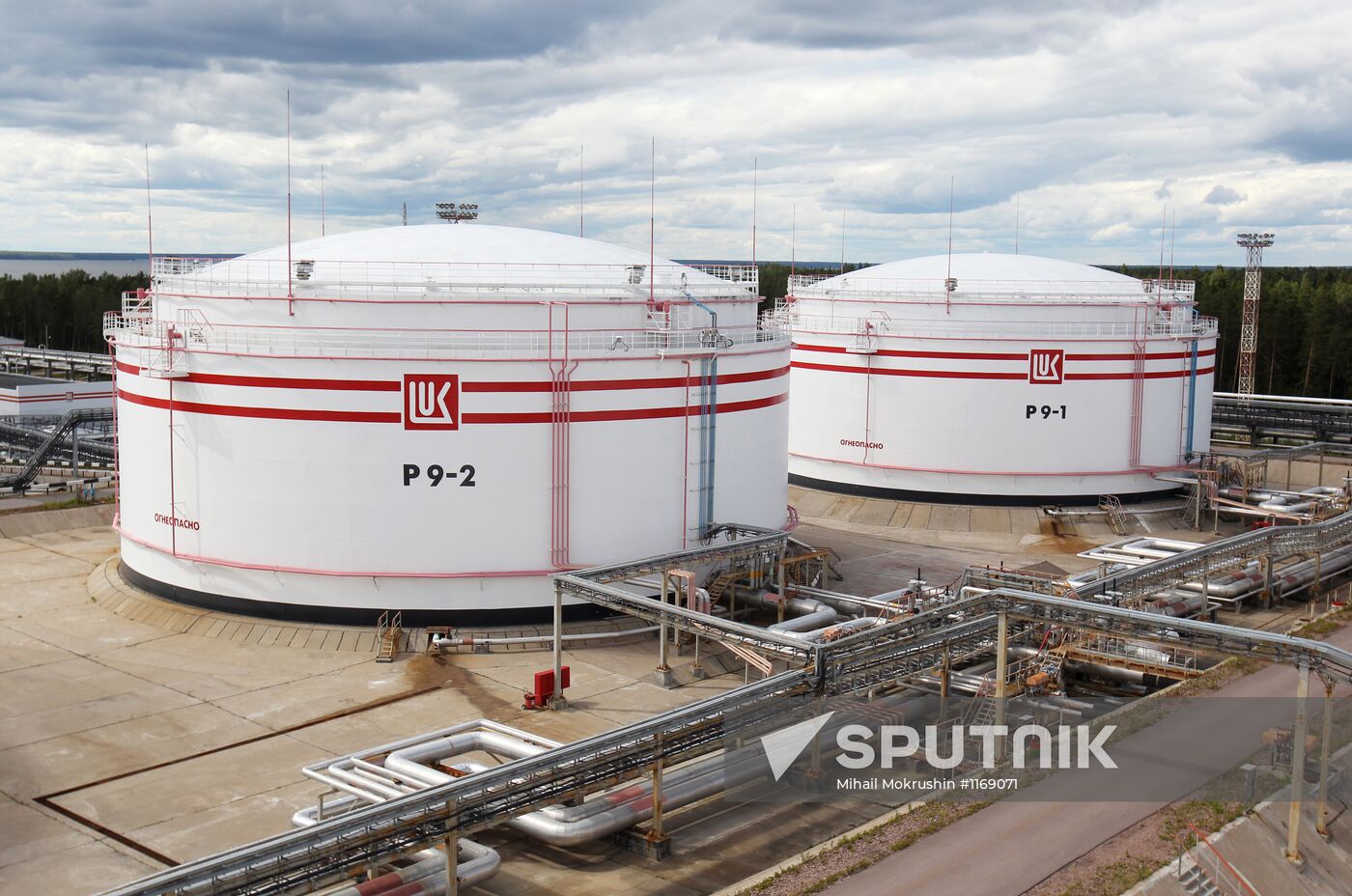 Work of Vysotsk-Lukoil-II distribution and transshipment complex