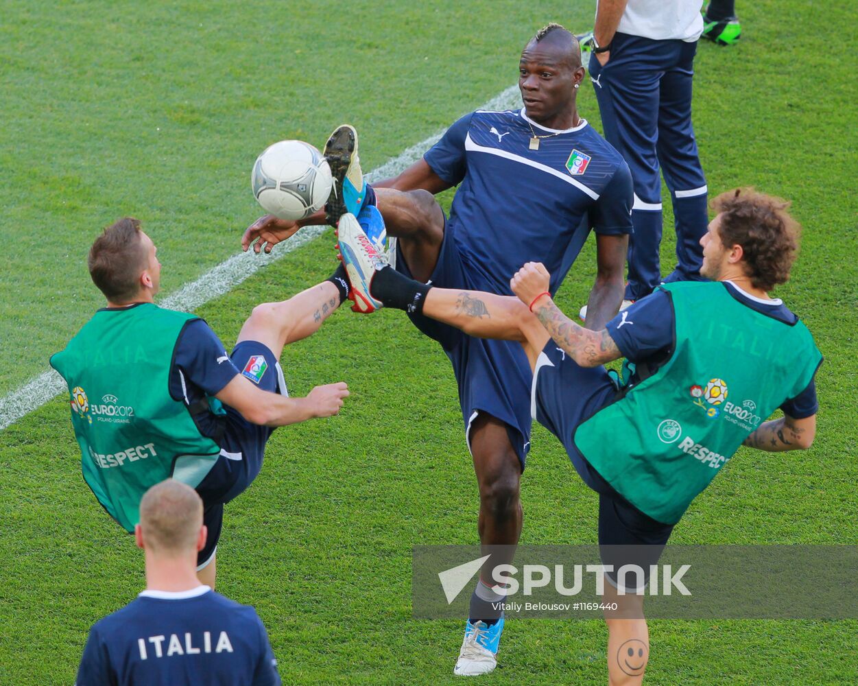 UEFA Euro 2012. Italy, Spain teams hold training