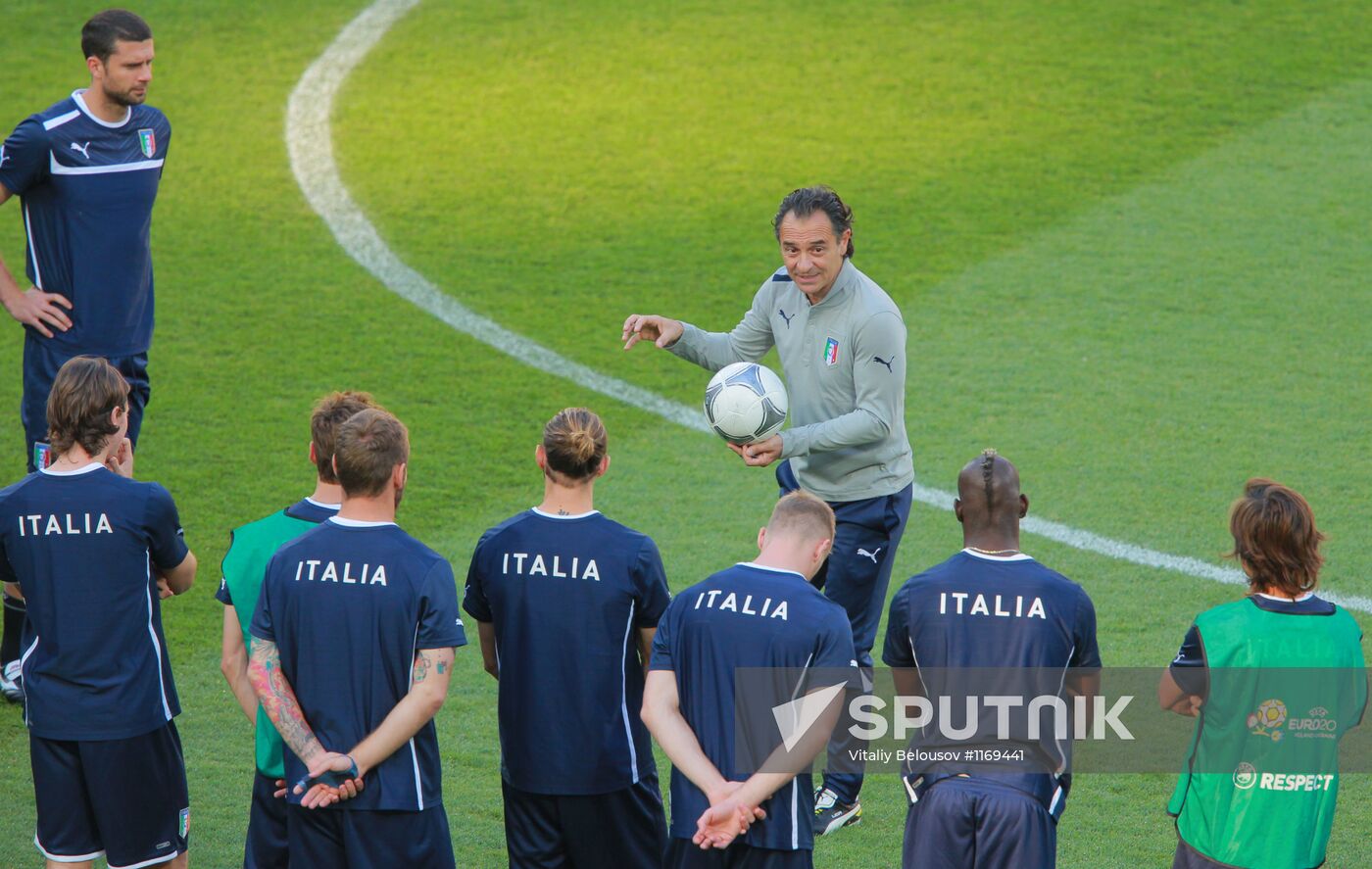 UEFA Euro 2012. Italy, Spain teams hold training