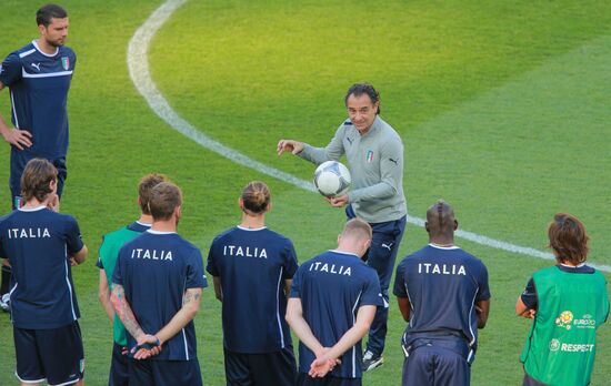 UEFA Euro 2012. Italy, Spain teams hold training