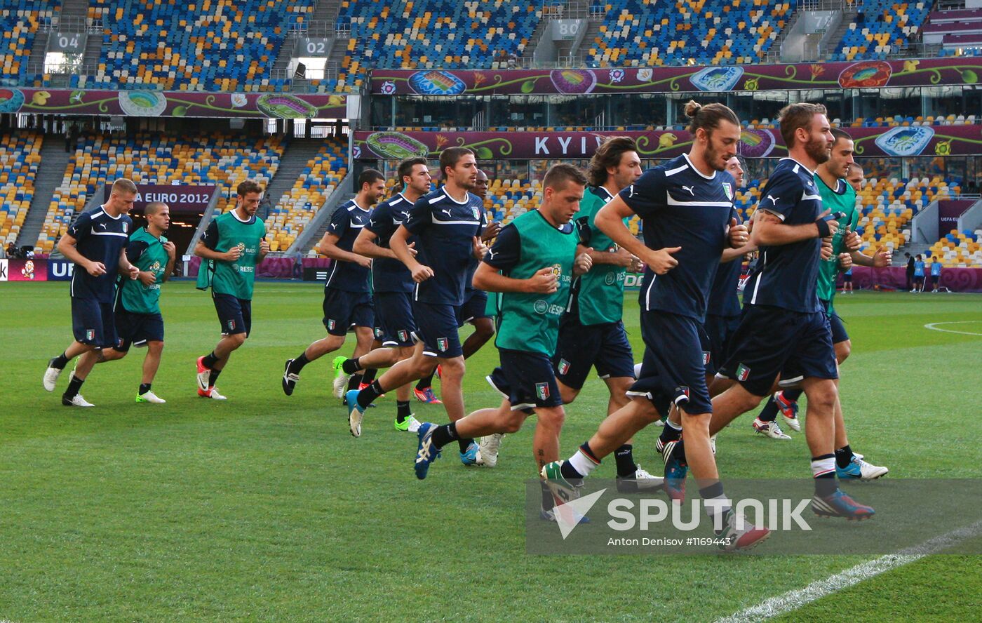 UEFA Euro 2012. Italy, Spain teams hold training