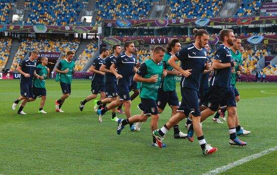 UEFA Euro 2012. Italy, Spain teams hold training