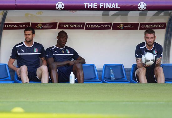 UEFA Euro 2012. Italy, Spain teams hold training