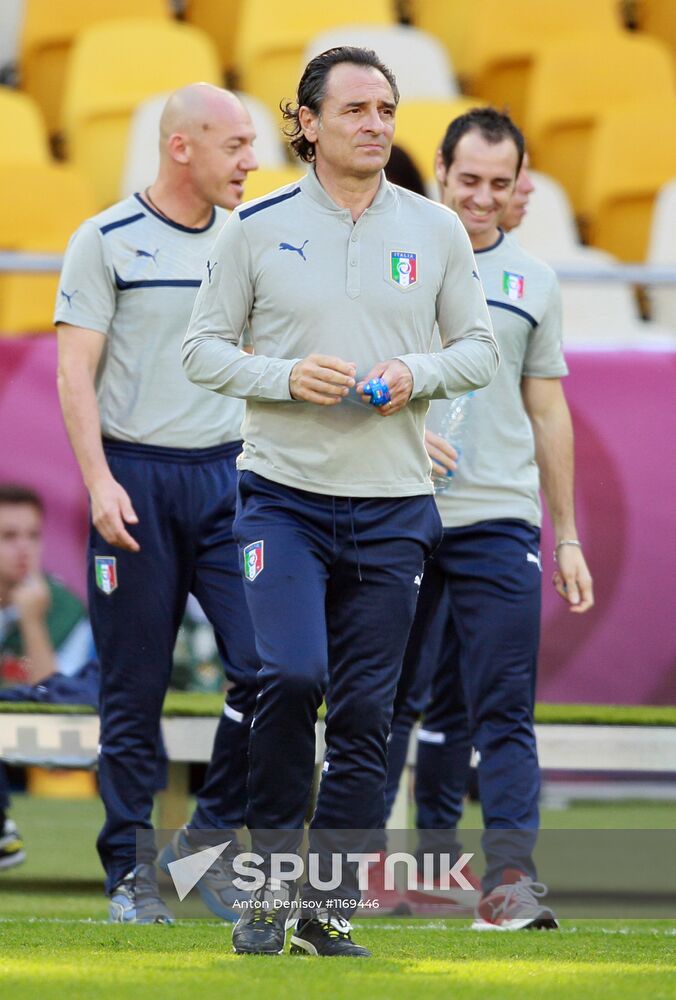 UEFA Euro 2012. Italy, Spain teams hold training