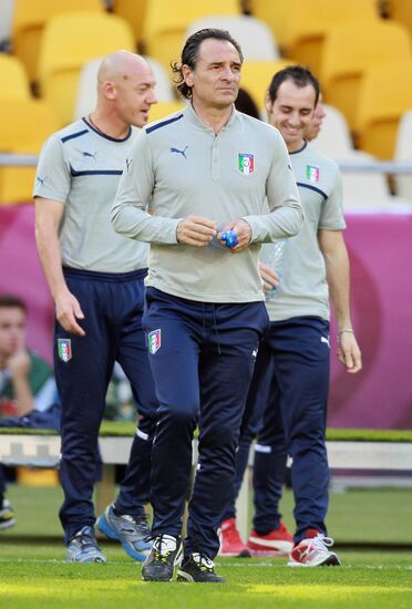 UEFA Euro 2012. Italy, Spain teams hold training