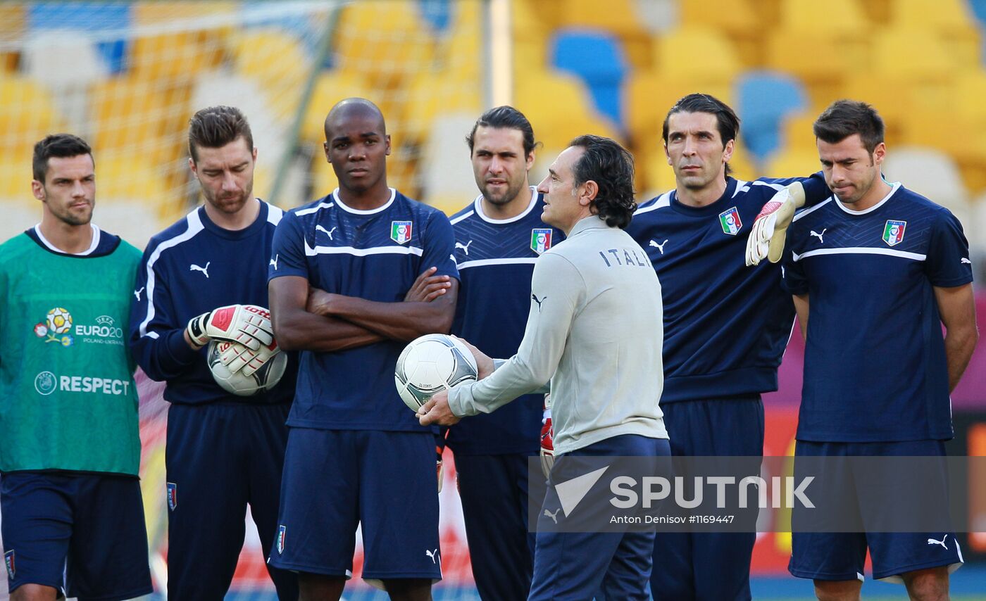 UEFA Euro 2012. Italy, Spain teams hold training