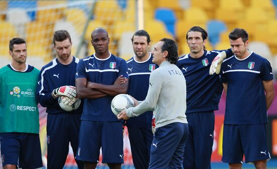 UEFA Euro 2012. Italy, Spain teams hold training