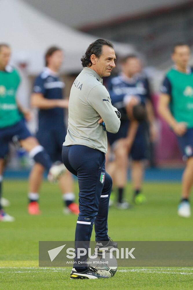 UEFA Euro 2012. Italy, Spain teams hold training