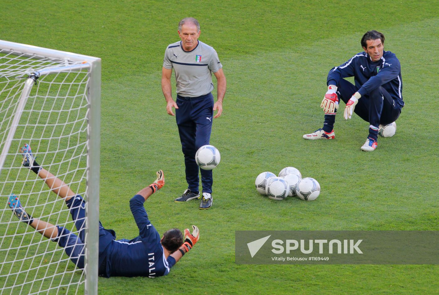 UEFA Euro 2012. Italy, Spain teams hold training