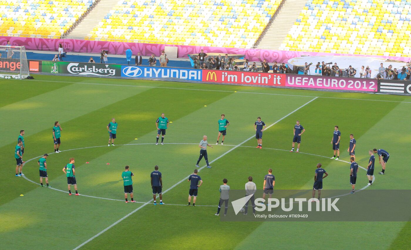 Euro 2012. Italian, Spanish teams hold training sessions