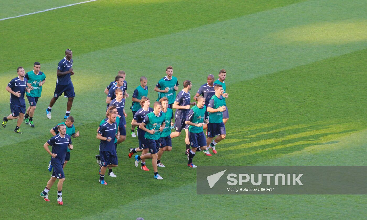 Euro 2012. Italian, Spanish teams hold training sessions