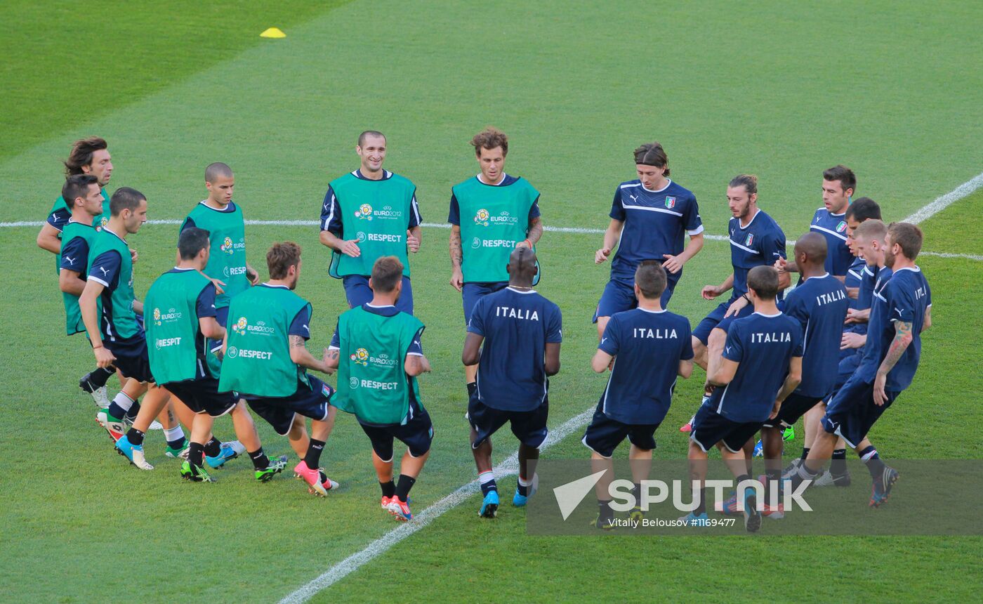 UEFA Euro 2012. Italy, Spain teams hold training