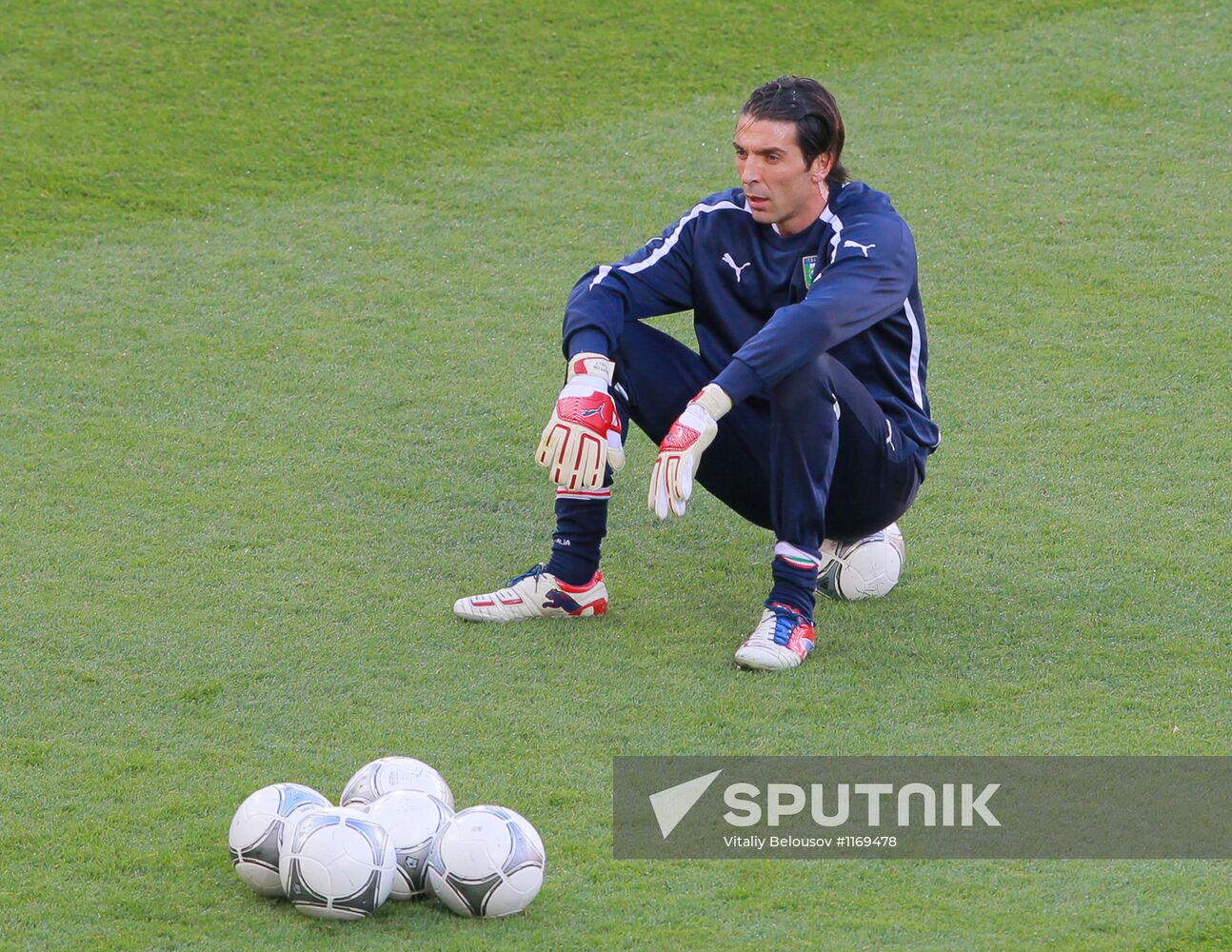 Euro 2012. Italian, Spanish teams hold training sessions