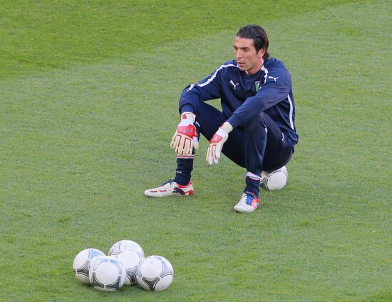 Euro 2012. Italian, Spanish teams hold training sessions