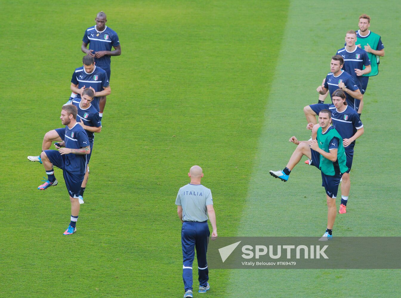 Euro 2012. Italian, Spanish teams hold training sessions
