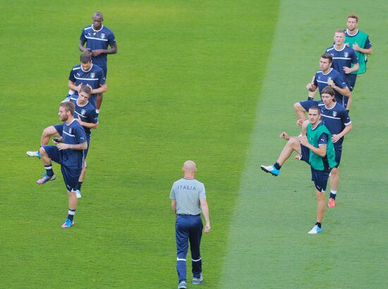 Euro 2012. Italian, Spanish teams hold training sessions