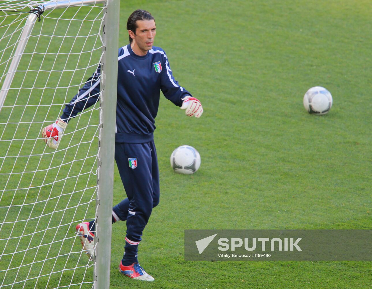 Euro 2012. Italian, Spanish teams hold training sessions