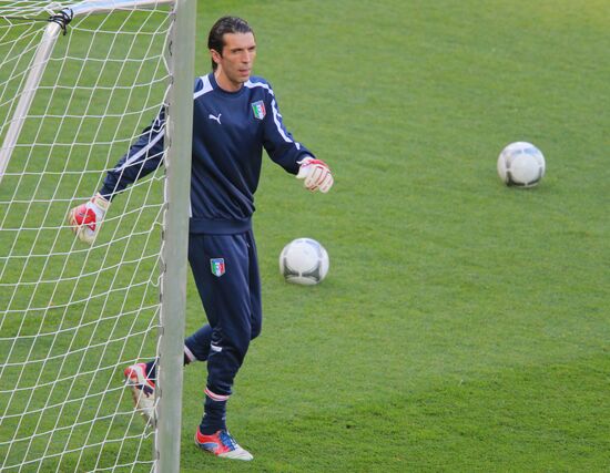 Euro 2012. Italian, Spanish teams hold training sessions