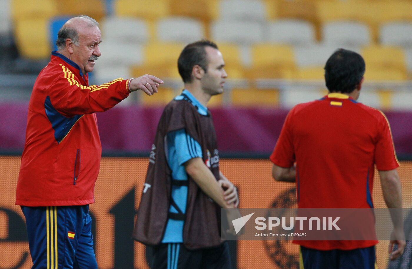 UEFA Euro 2012. Italy, Spain teams hold training