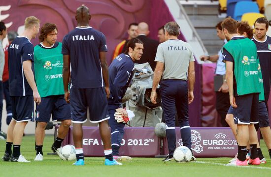 UEFA Euro 2012. Training of Italian and German teams