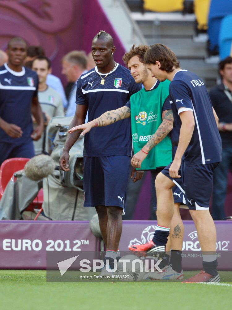 UEFA Euro 2012. Training of Italian and German teams