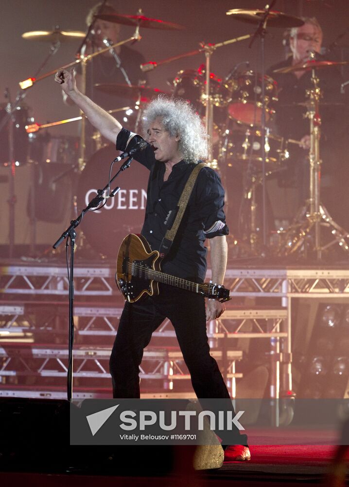 Queen and Adam Lambert give charity concert in Kiev