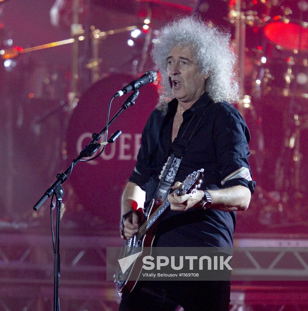 Queen and Adam Lambert give charity concert in Kiev