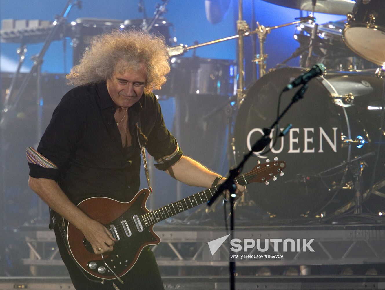 Queen and Adam Lambert give charity concert in Kiev