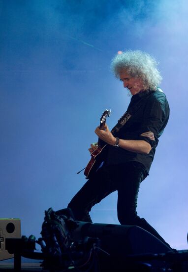Queen and Adam Lambert give charity concert in Kiev