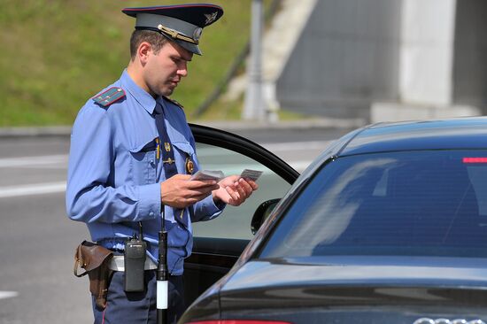 Sweep by traffic police to identify cars with tinted windows