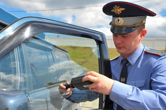 Sweep by traffic police to identify cars with tinted windows