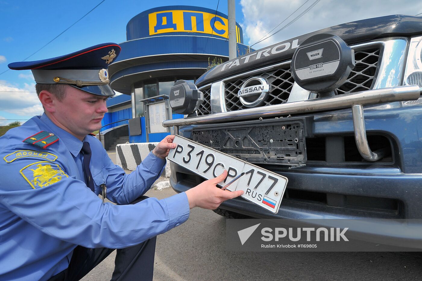 Sweep by traffic police to identify cars with tinted windows