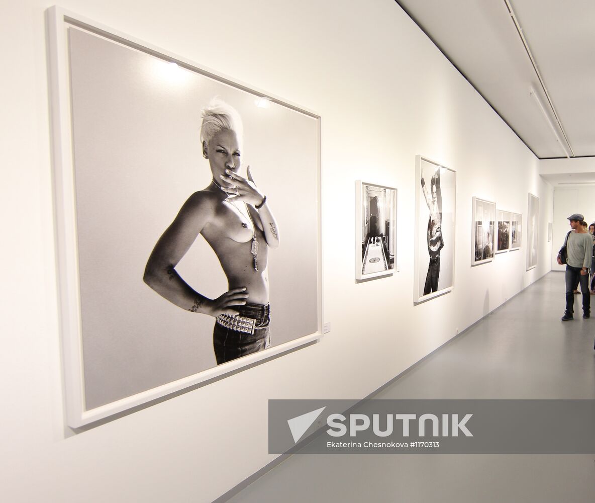 "Bryan Adams. Exposed" photo exhibition opens in Moscow