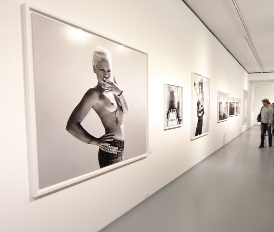 "Bryan Adams. Exposed" photo exhibition opens in Moscow