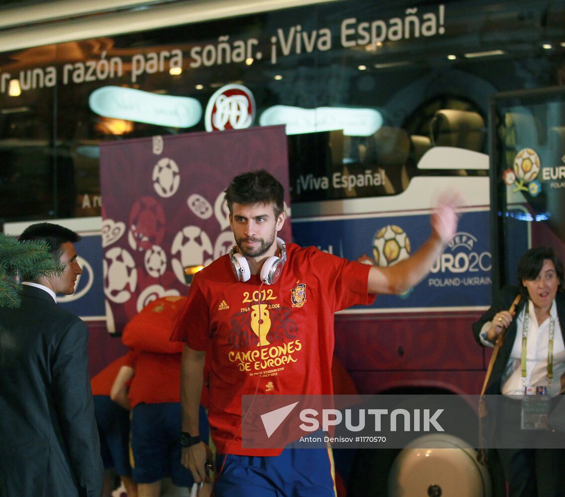 Spanish team come back to hotel after EURO 2012 final match