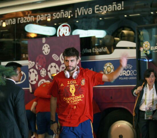 Spanish team come back to hotel after EURO 2012 final match
