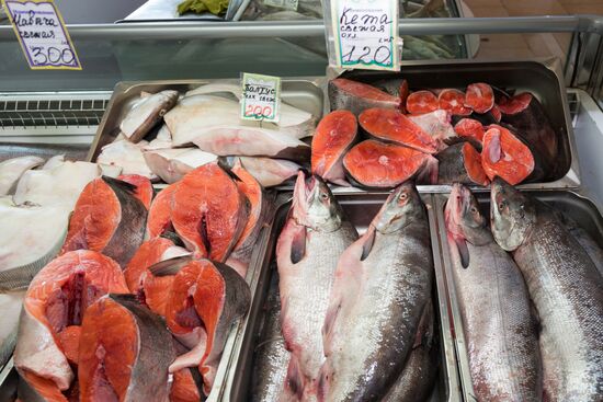 Sale of seafood in "Kamchatpromtovary" market
