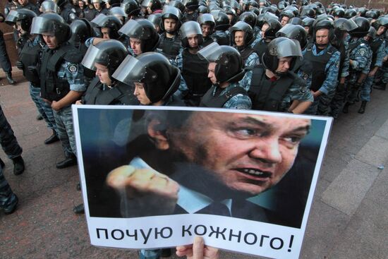 Protest rally against law on language policy held in Kiev