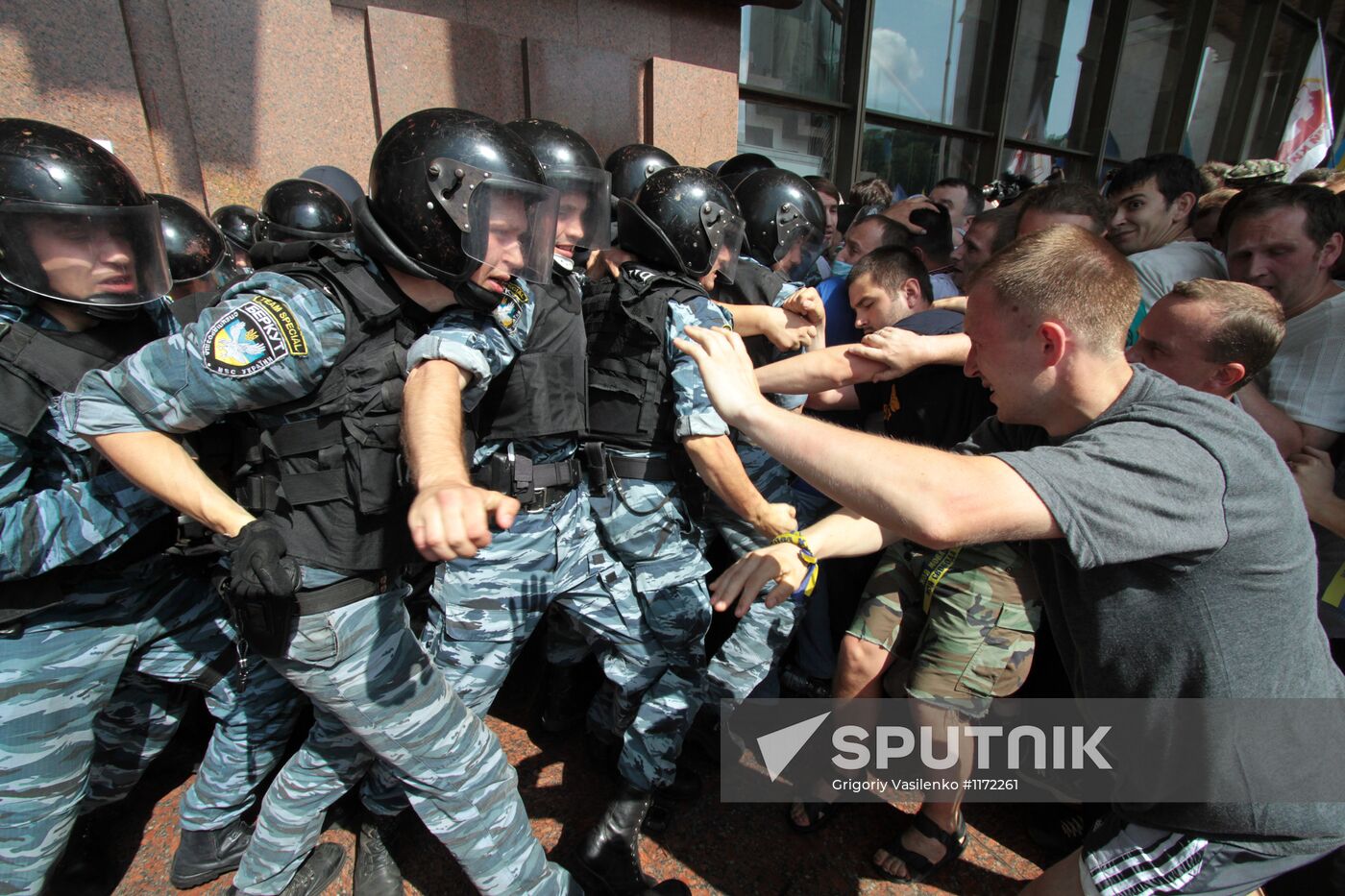 Protest rally against law on language policy held in Kiev