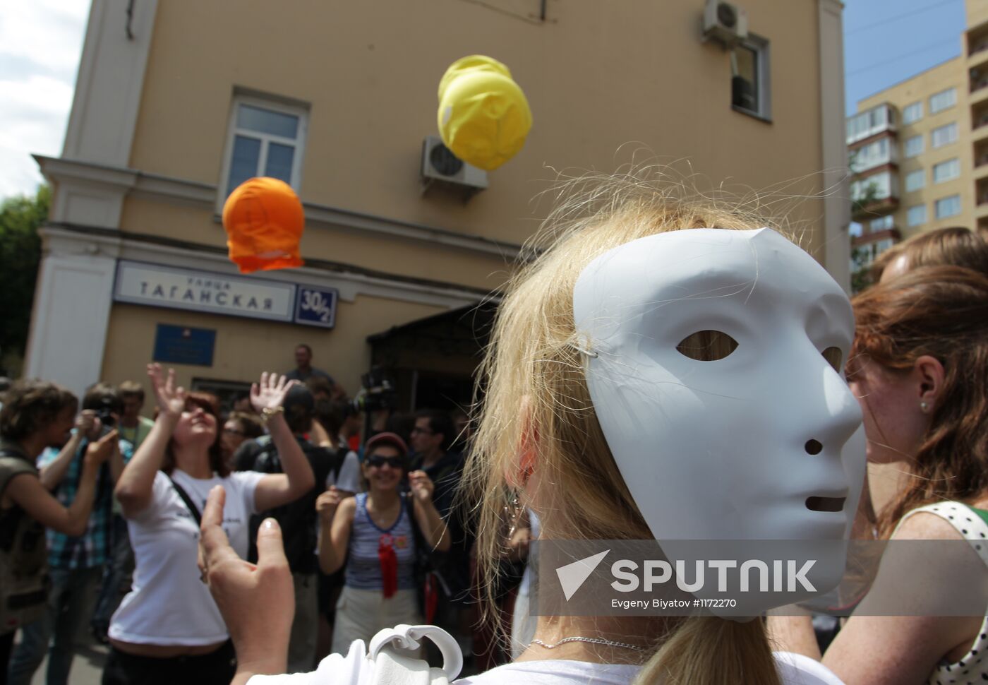 Rally outside Tagansky Court to support Pussy Riot