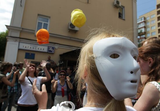 Rally outside Tagansky Court to support Pussy Riot