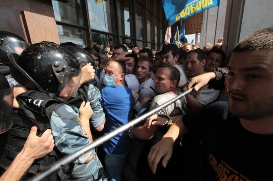 Protest against law on language policy held in Kiev