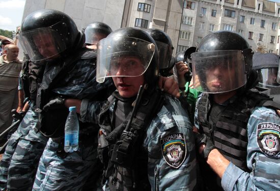 Protest against law on language policy held in Kiev